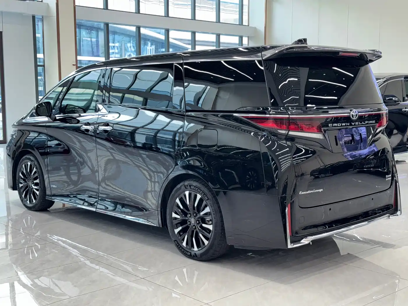 Toyota Vellfire 2026 2024 Crown Hybrid 2.5L Premium Edition