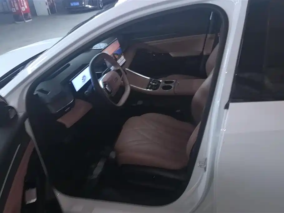 Geely Galaxy Galaxy L6 2025 EM-i 140km Starship Edition фото 9