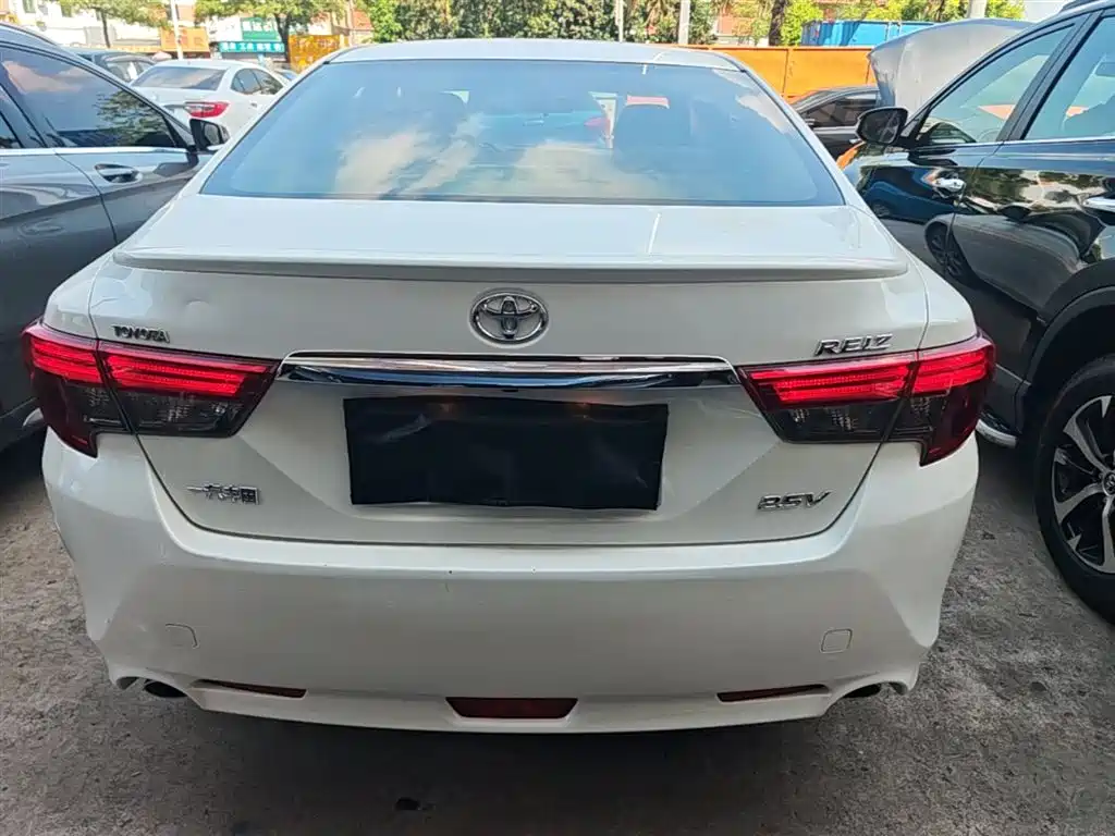 Toyota Reiz 2013 2.5V Premium Edition фото 6