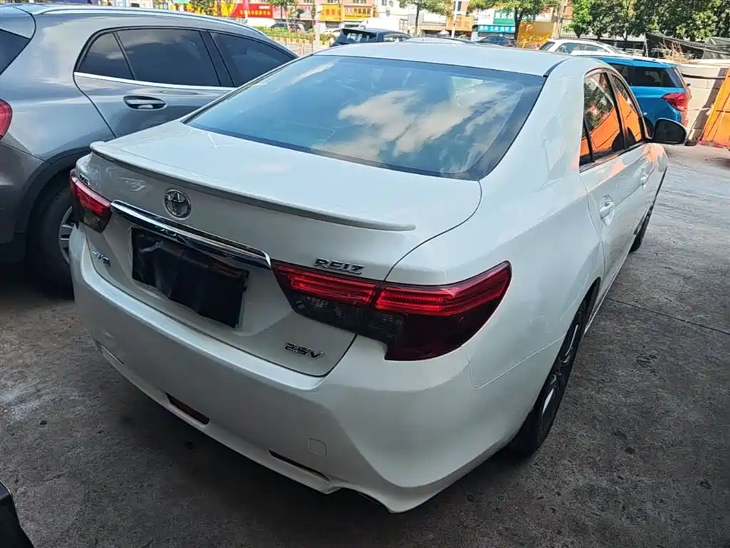 Toyota Reiz 2013 2.5V Premium Edition фото 7
