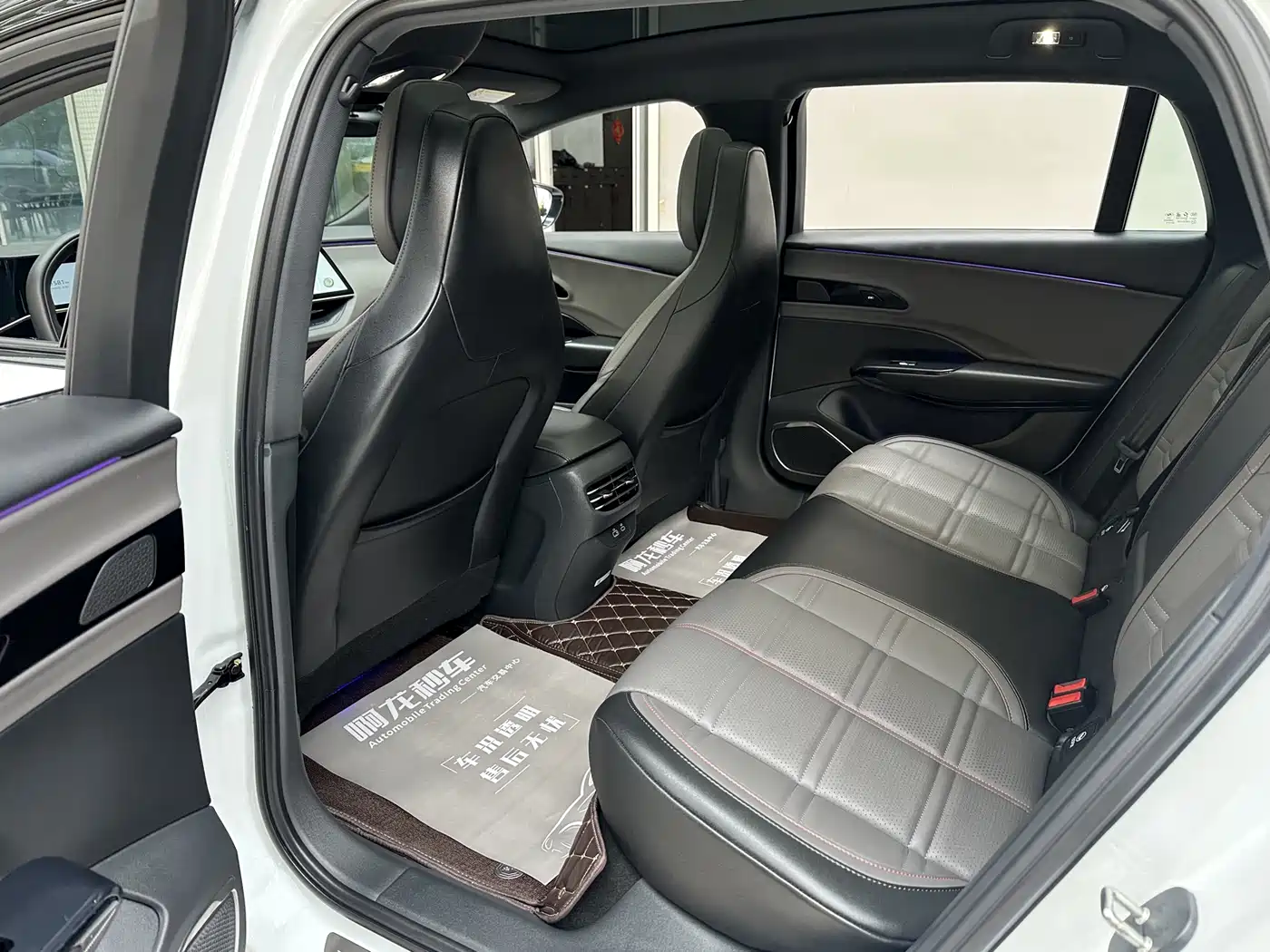 Hongqi EH7 2024 820 Pro Glory Edition фото 7