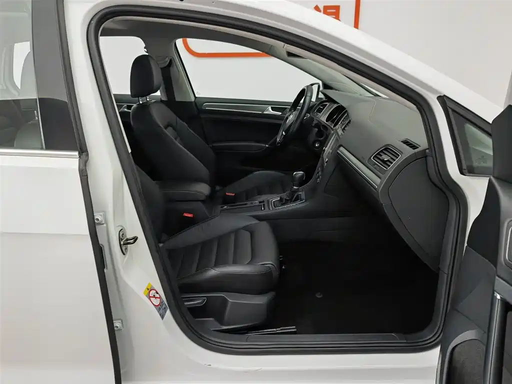Volkswagen Golf 2015 1.6L Automatic Comfort фото 23