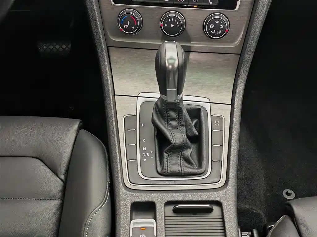 Volkswagen Golf 2015 1.6L Automatic Comfort фото 13