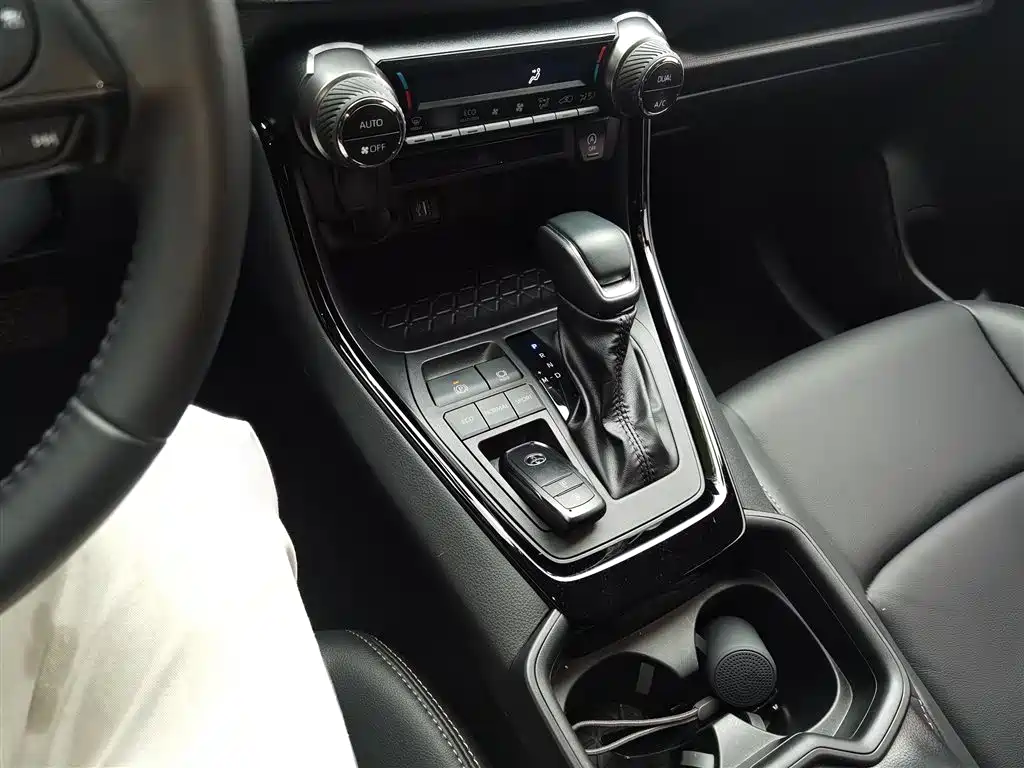 Toyota Wildlander 2024 2.0L CVT 2WD Luxury PLUS Edition фото 7