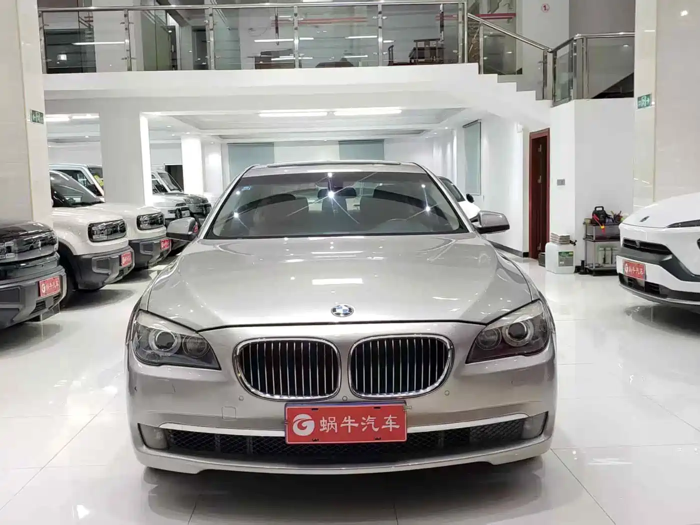 BMW 7 Series 2009 Model 740Li Leading Edition фото 2