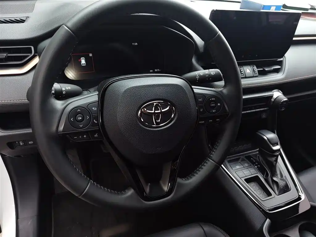 Toyota Wildlander 2024 2.0L CVT 2WD Luxury PLUS Edition фото 3