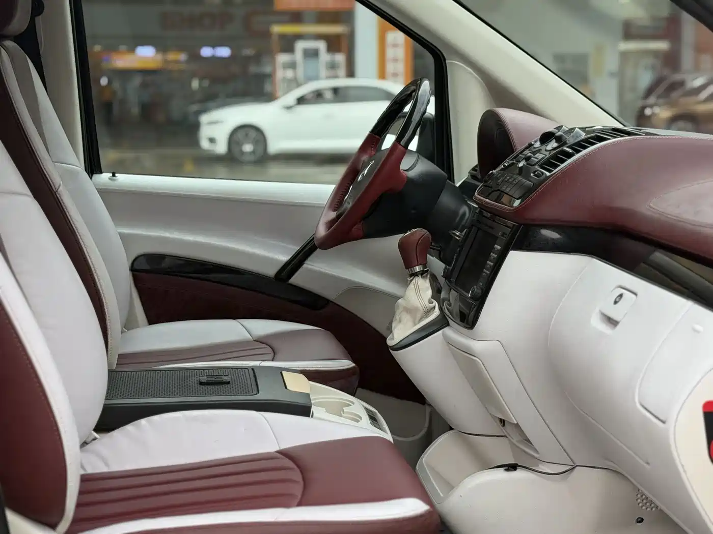 Mercedes-Benz Vito 2013 Model 3.0L Elite Edition фото 20