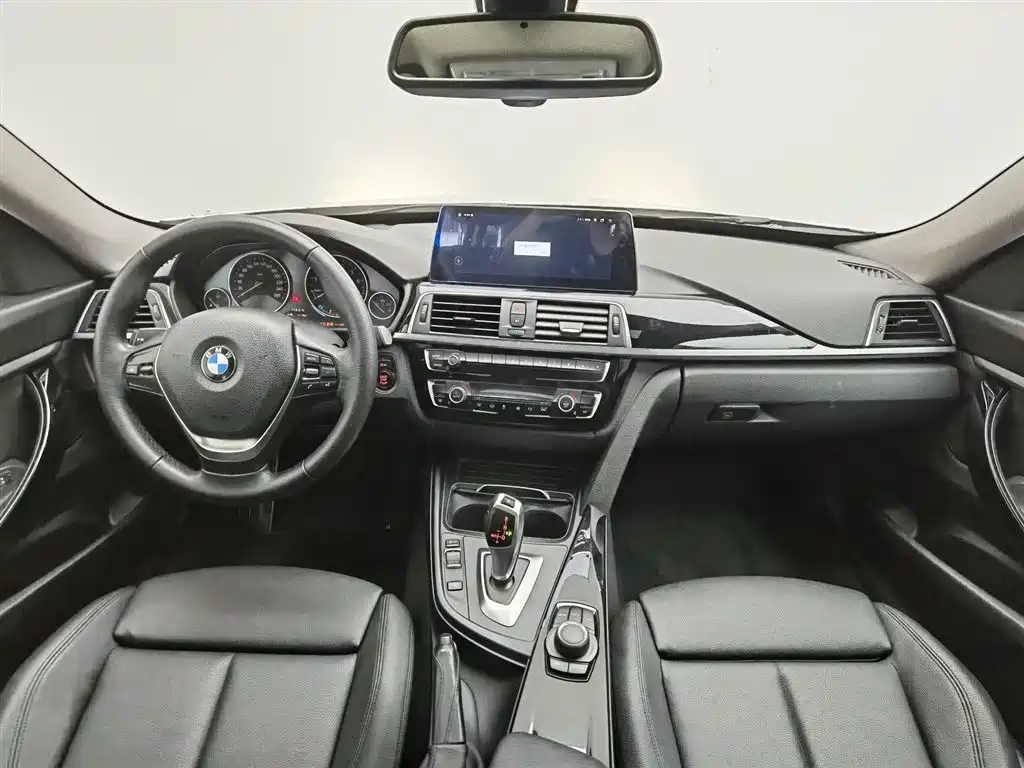 BMW 3 Series GT 2018 320i Fashion фото 5