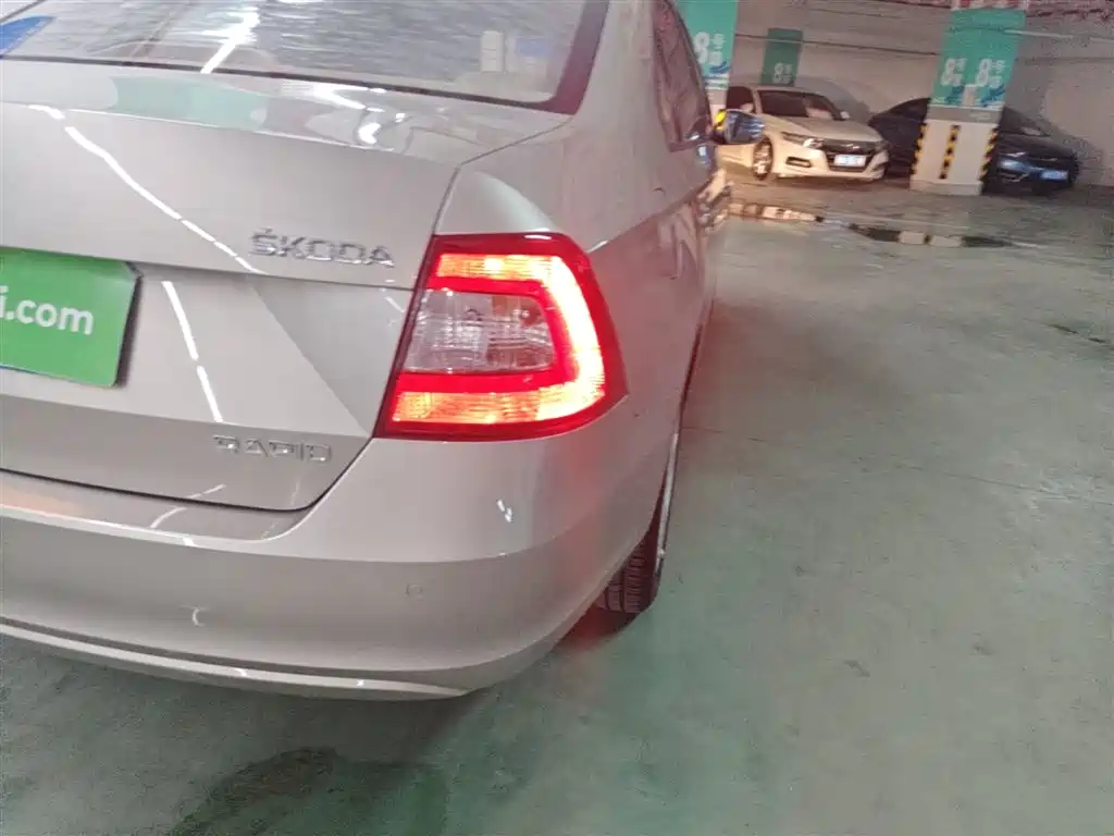Škoda Rapid 2016 1.6L Automatic Pioneer Edition фото 8