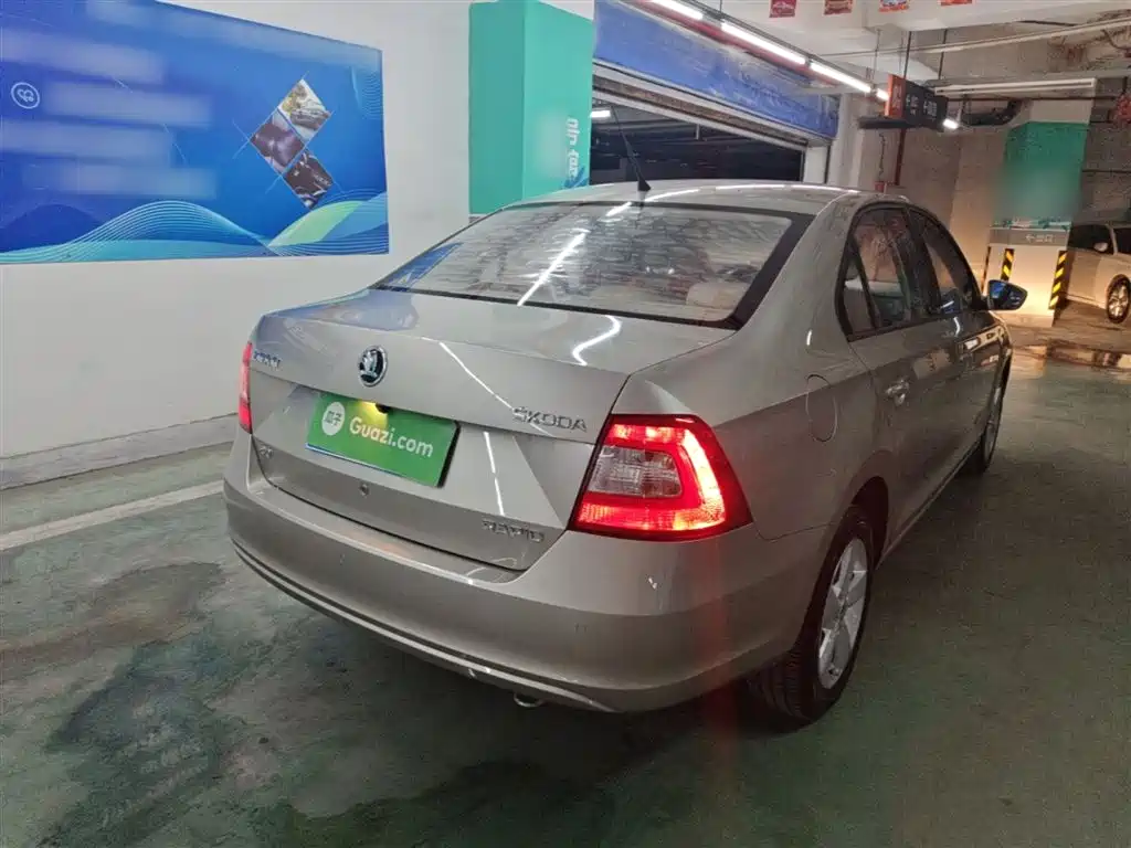 Škoda Rapid 2016 1.6L Automatic Pioneer Edition фото 7