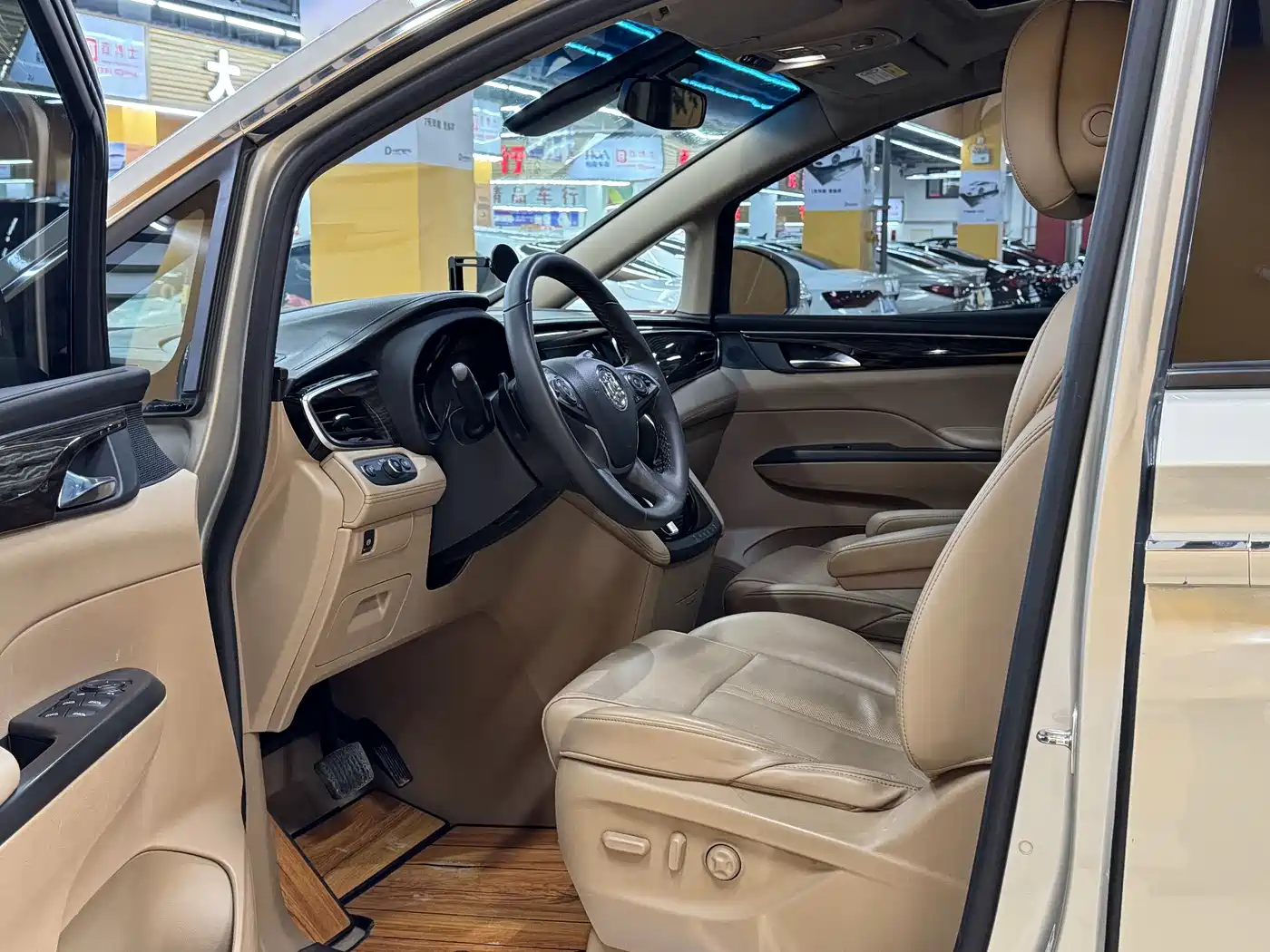 Buick GL8 2017 ES 28T Luxury China V фото 9
