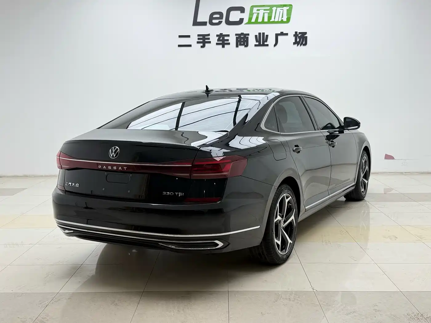 Volkswagen Passat 2023 330TSI Starlight Elite Edition фото 5