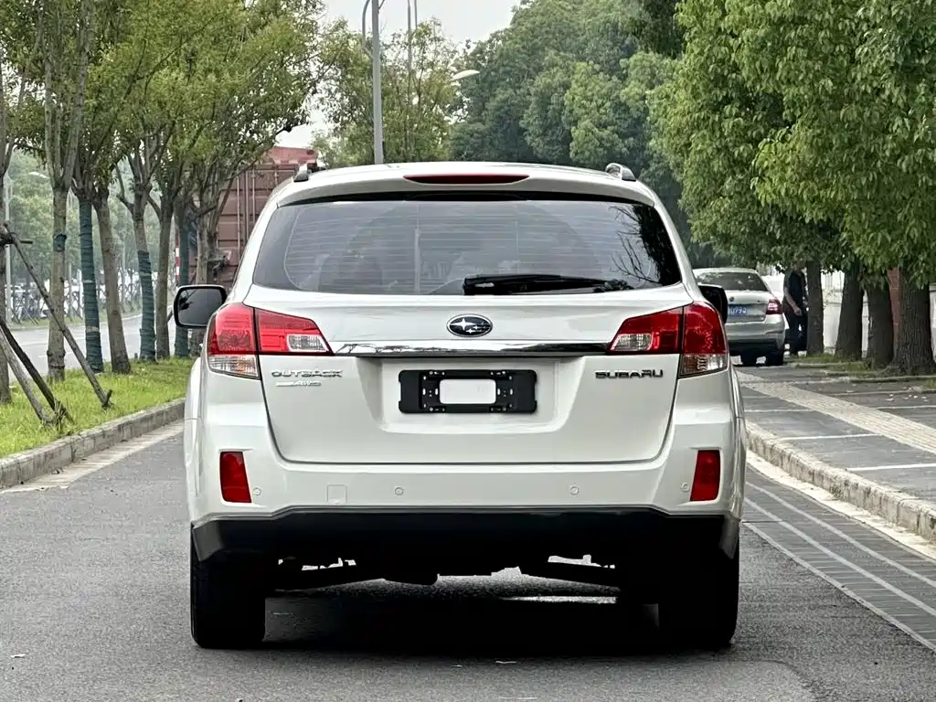 Subaru Outback 2011 2012 2.5i Luxury Edition