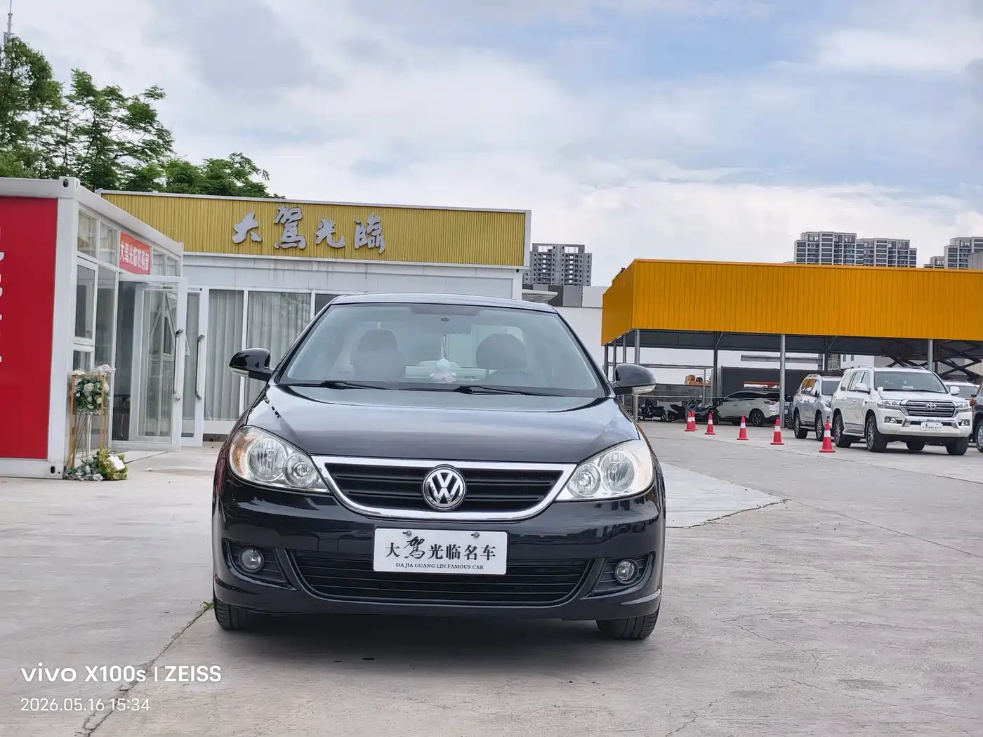 Volkswagen Lavida 2011 1.6L Automatic Leisure Edition фото 3
