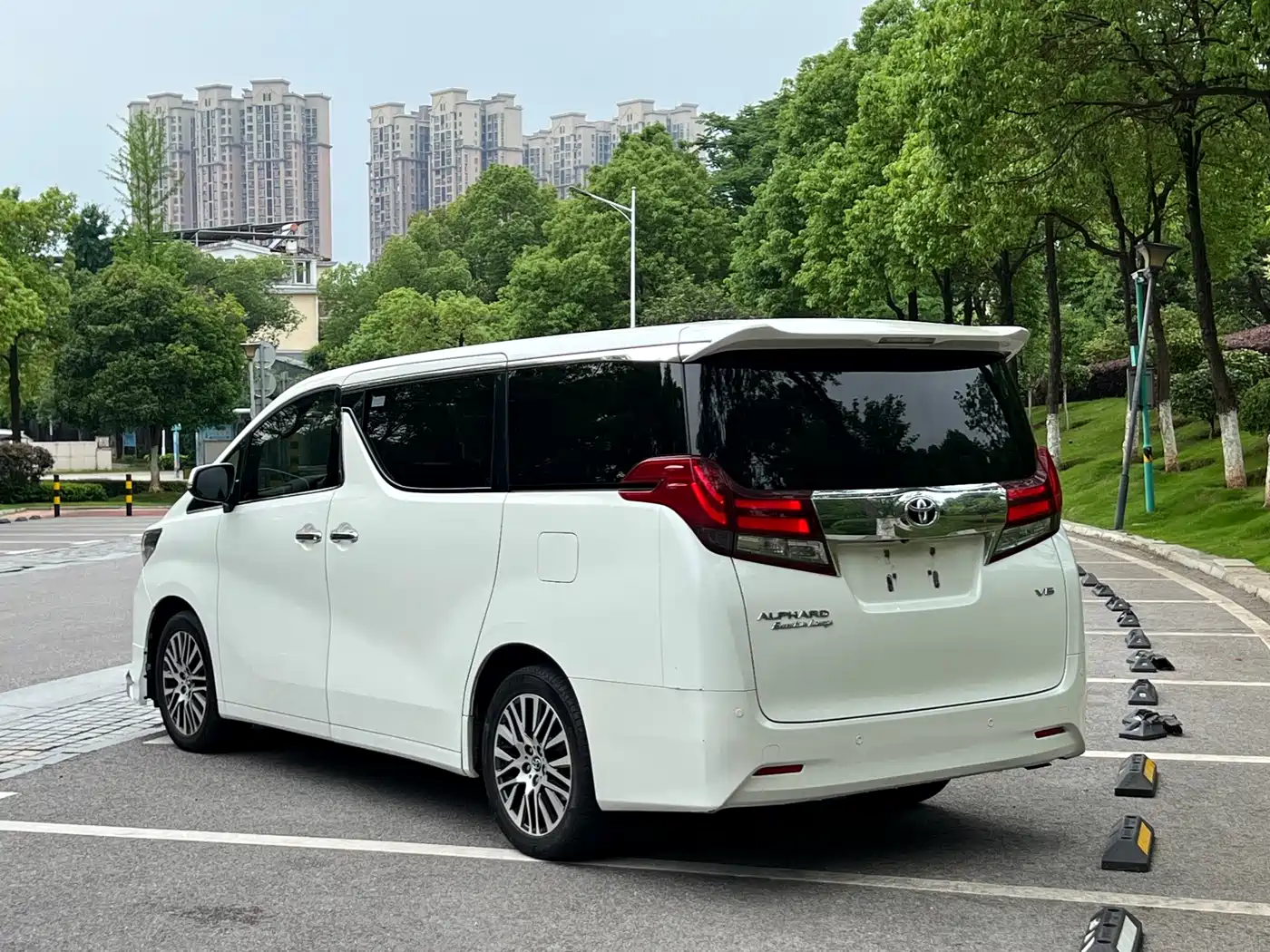 Toyota Alphard 2015 3.5L Premium Edition фото 4