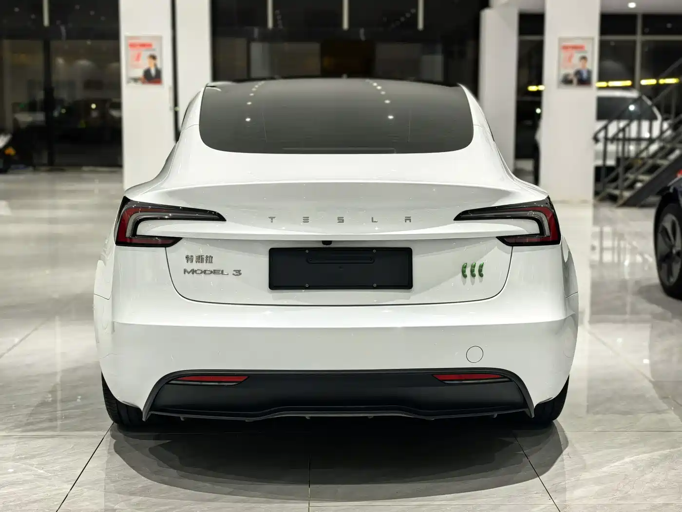 TESLA MODEL 3