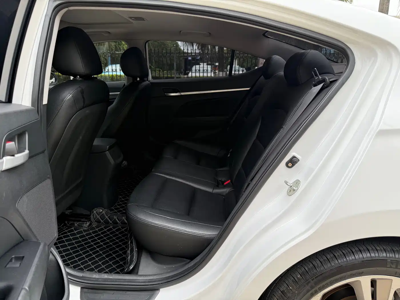 Hyundai Elantra 2016 Model 1.6L Automatic Smart Elite фото 5