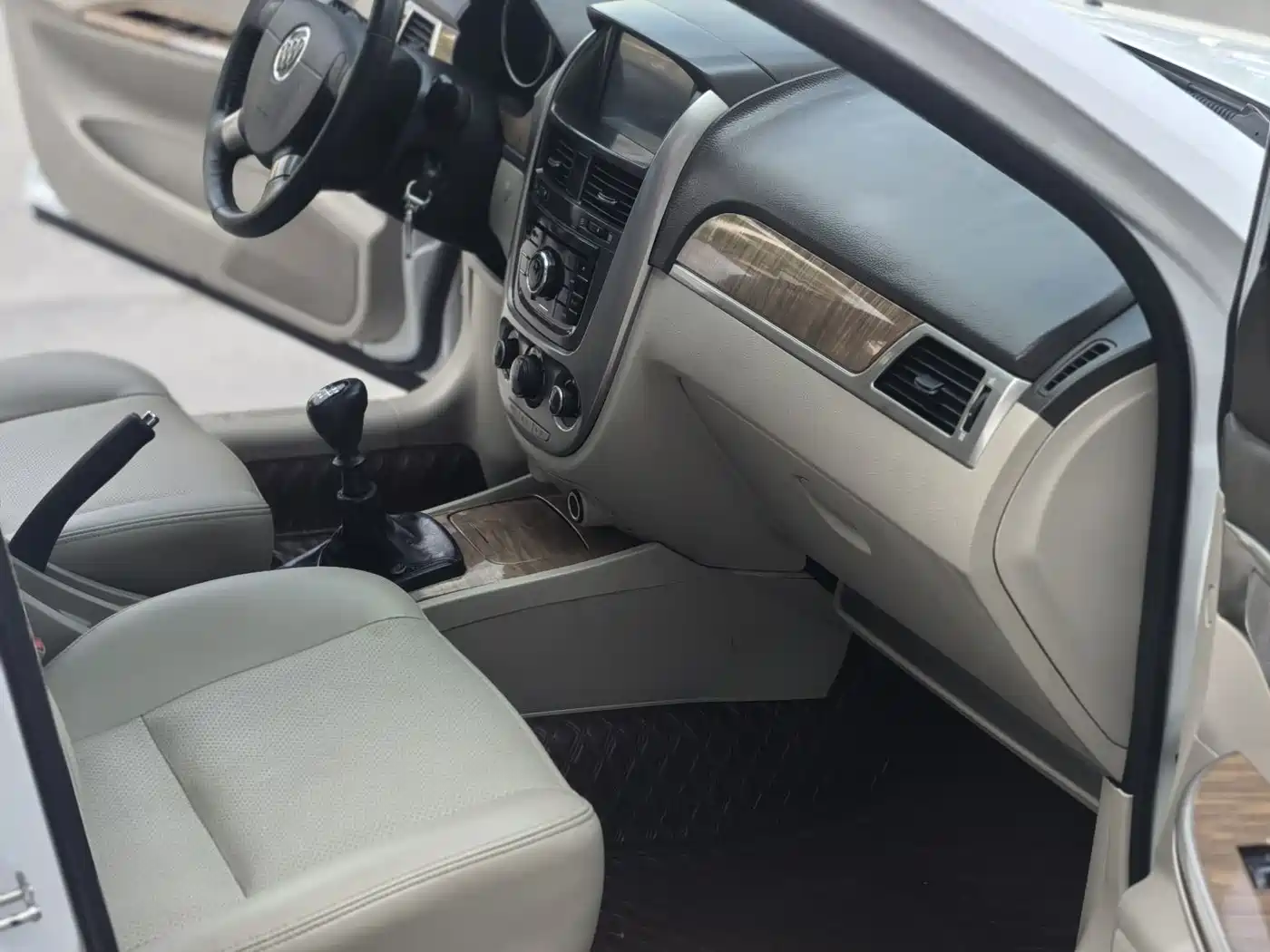 Buick Excelle 2013 1.5L Manual Exclusive фото 11