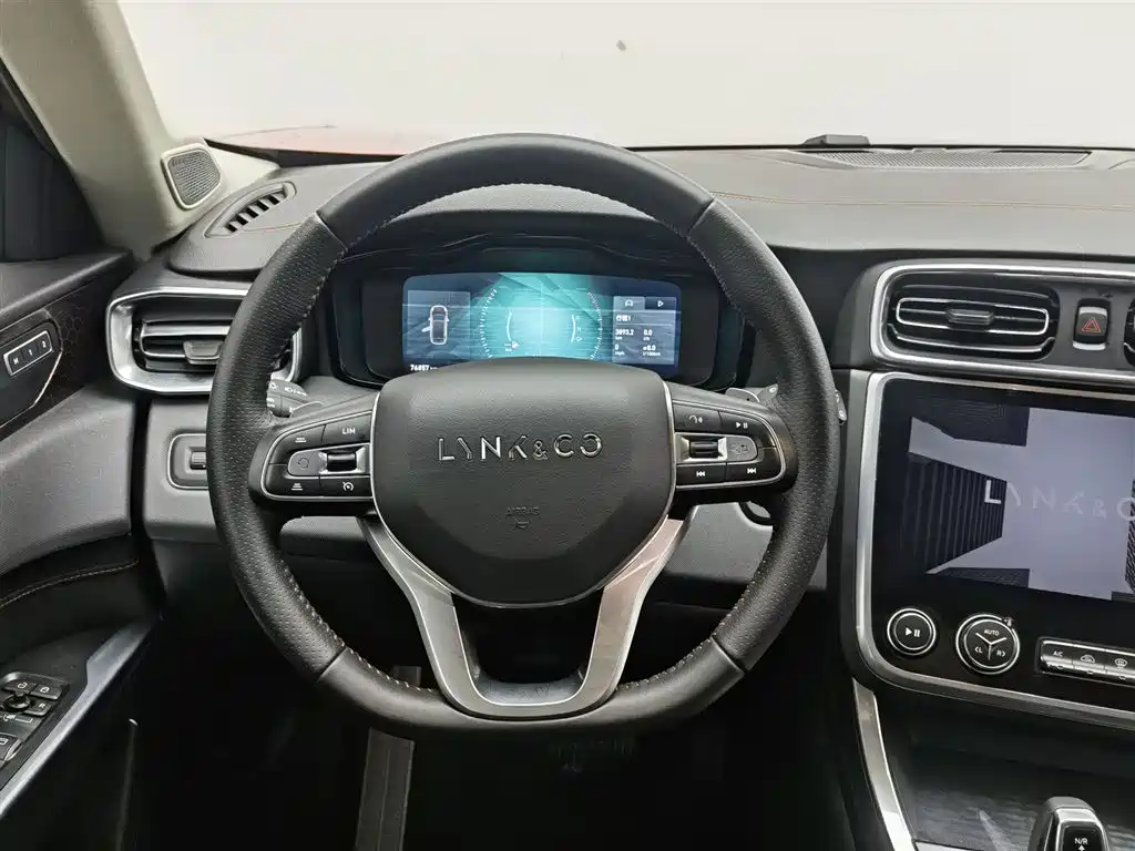 Lynk & Co 01 2017 2.0T AWD Pro фото 11