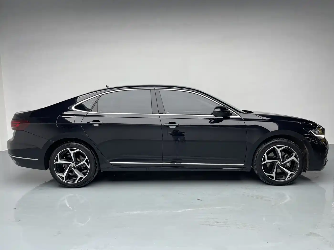 Volkswagen Passat 2024 Model 380TSI Starlight Elite фото 3