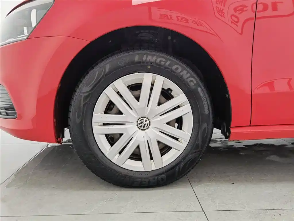 Volkswagen Polo 2014 1.4L Manual Trend Edition фото 17