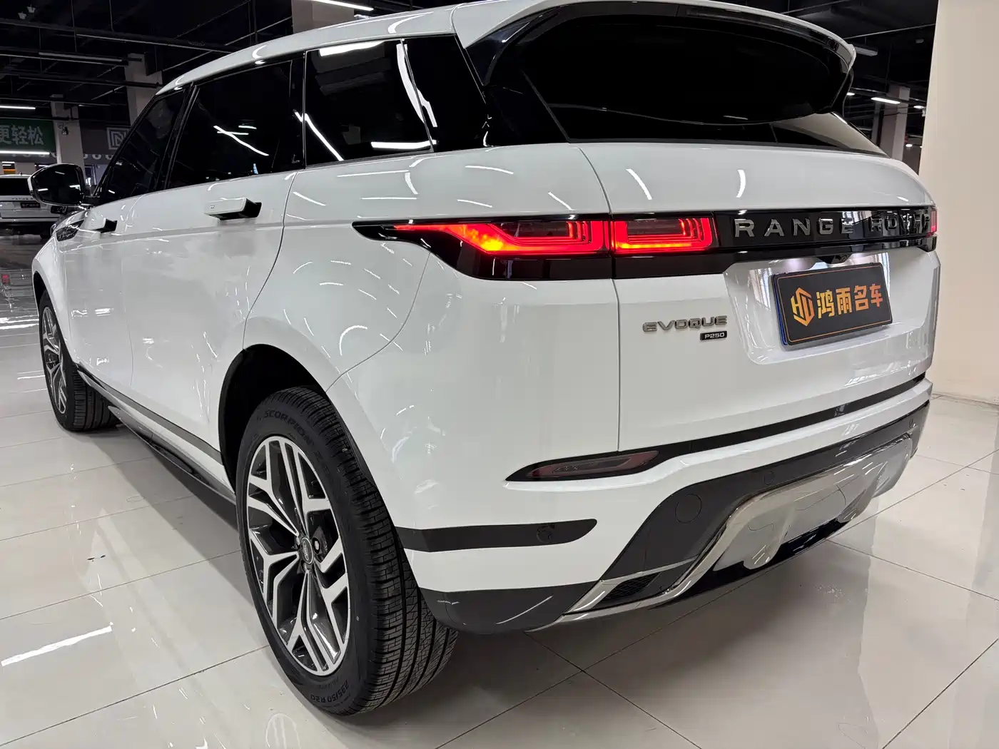 Land Rover Range Rover Evoque 2022 Range Rover Evoque L 249PS R-Dynamic Luxury Edition фото 18