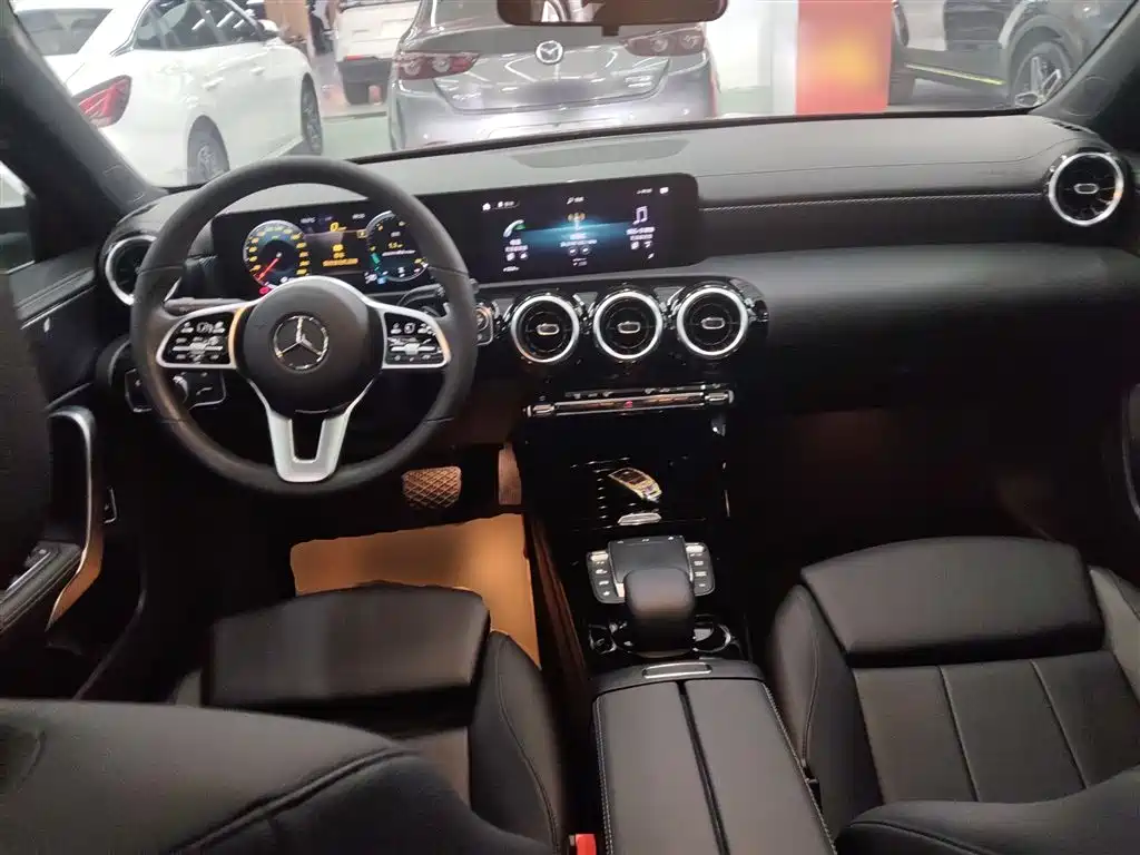 Mercedes-Benz A-Class 2022 A 200 L Sport Sedan Dynamic фото 6