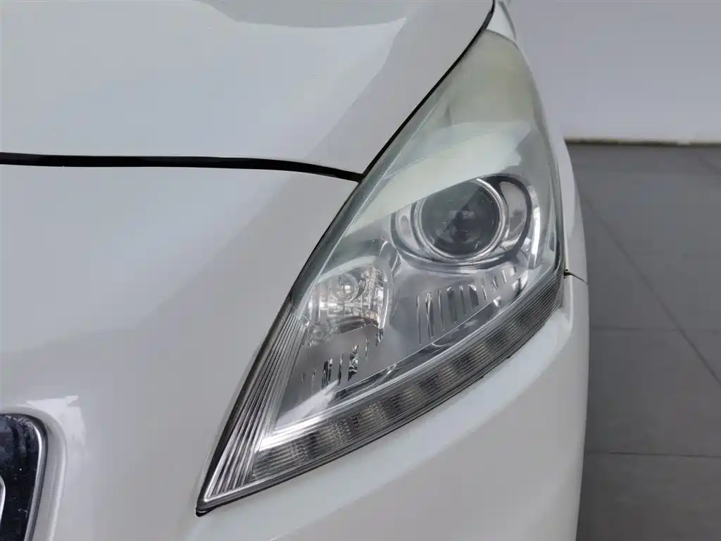 Peugeot 3008 2015 2.0L Automatic Classic Edition фото 7