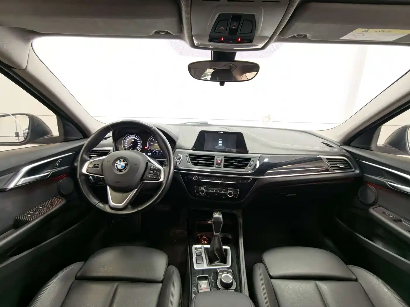 BMW 1 Series 2018 118i Sport Edition фото 9