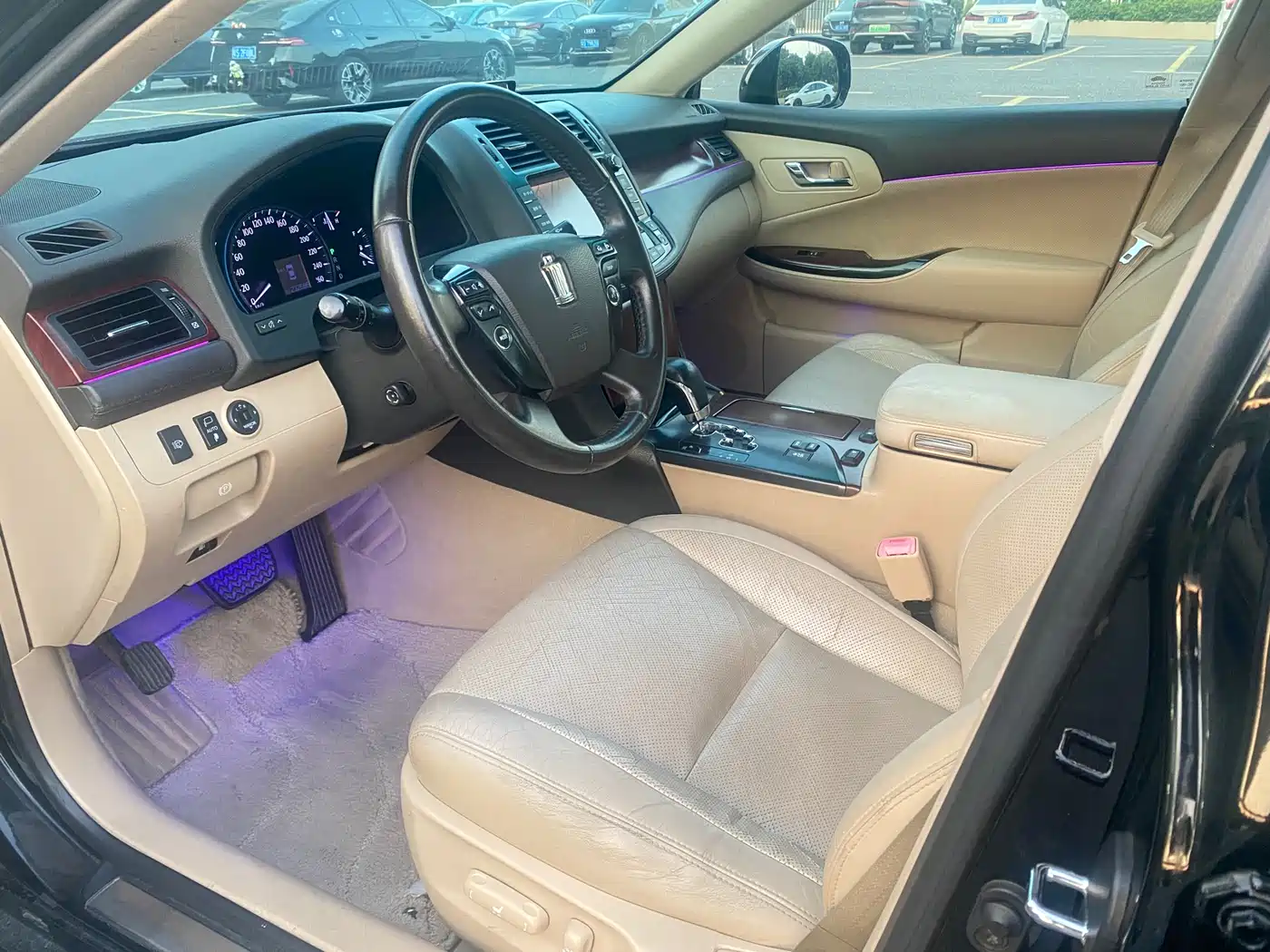Toyota Crown 2010 2.5L Royal Leather Edition фото 10
