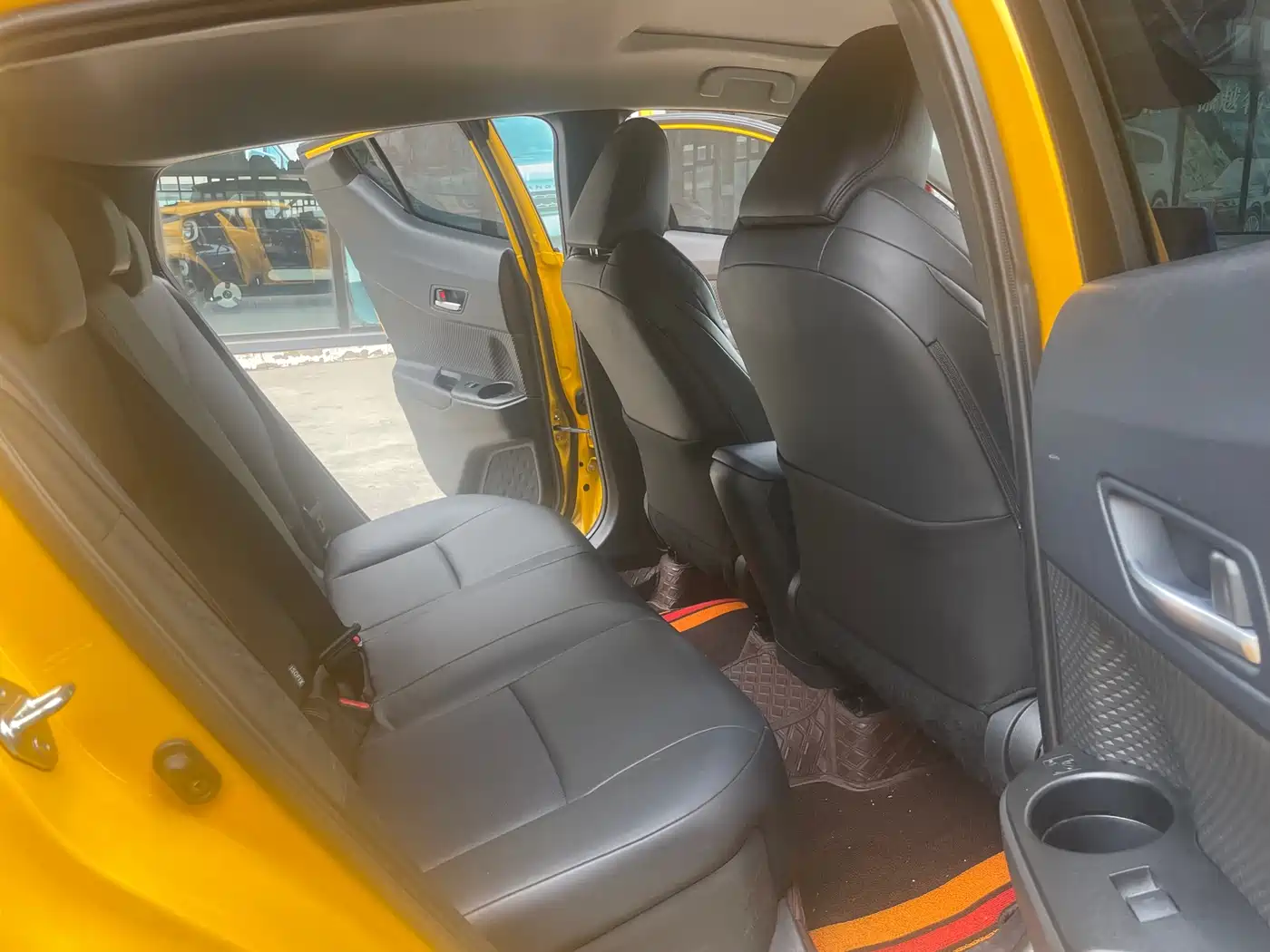 Toyota C-HR 2021 2.0L Luxury Edition фото 10