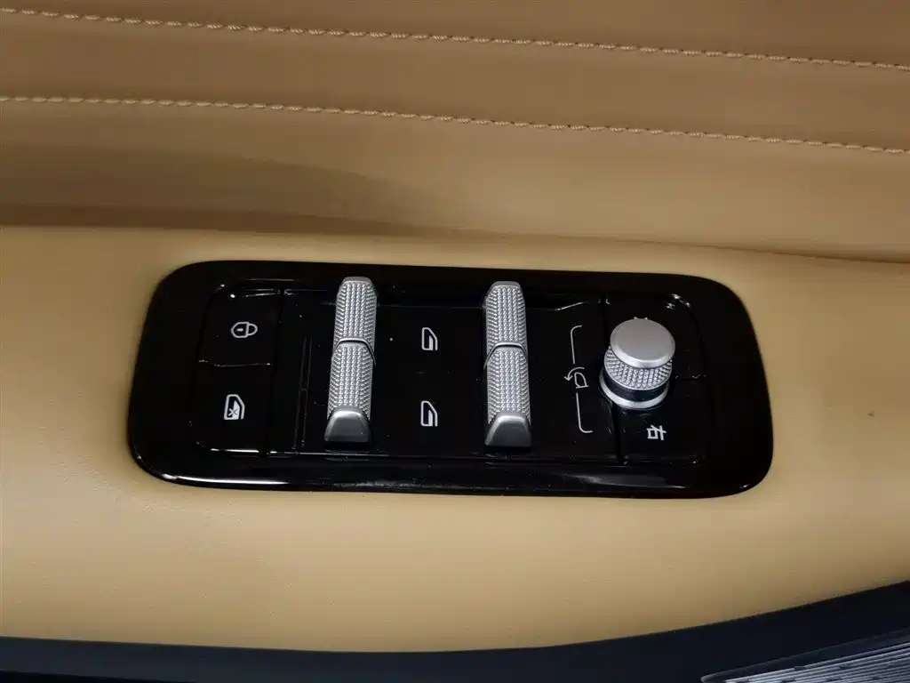 Geely Galaxy Galaxy Starship 7 EM-i 2025 120km Navigation Edition фото 9
