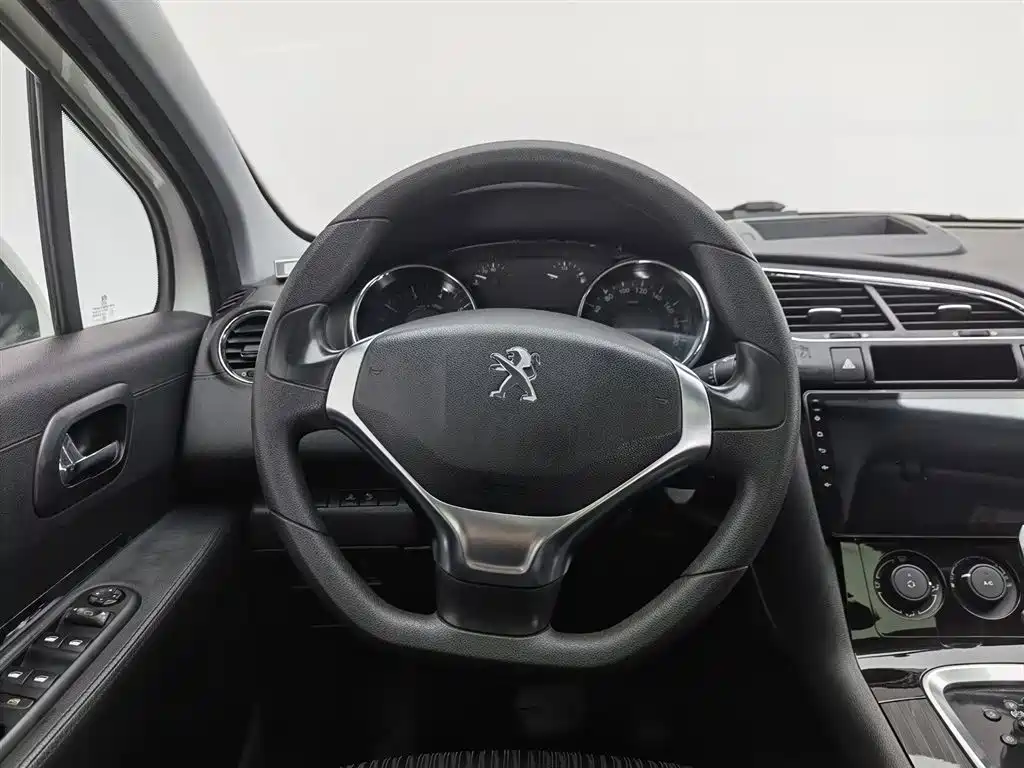 Peugeot 3008 2015 2.0L Automatic Classic Edition фото 11