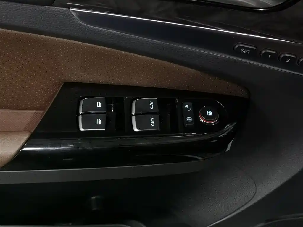 BYD Tang New Energy 2015 2.0T 4WD Flagship фото 9