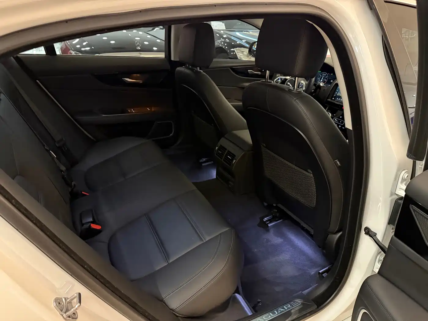 Jaguar XEL 2020 2.0T 200PS R-DYNAMIC Youth Sport Edition фото 12