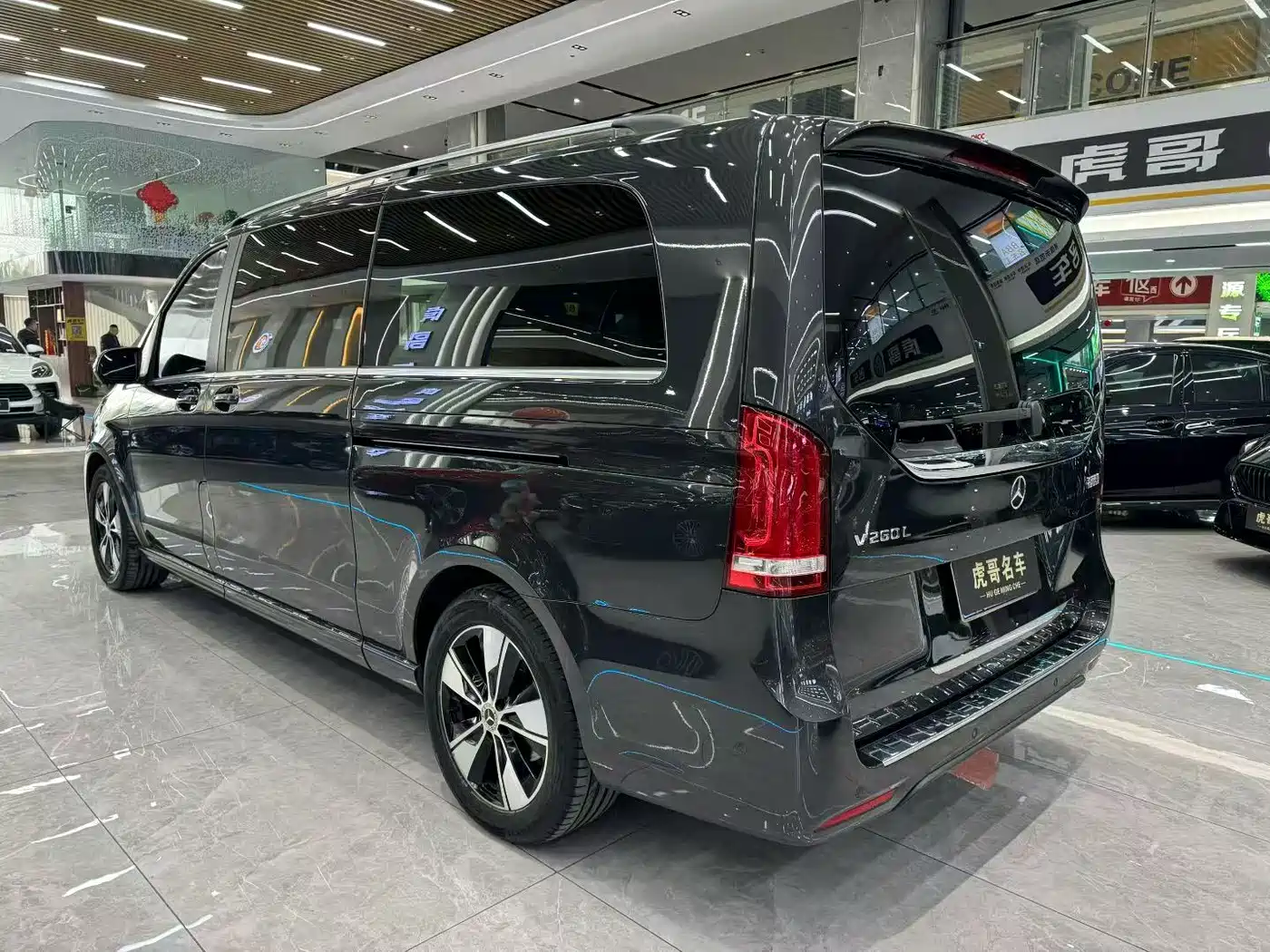 Mercedes-Benz V-Class 2021 V 260 L Long Wheelbase Premium Edition фото 7