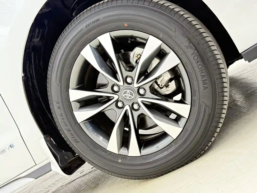 Toyota Granvia 2024 2.5L Hybrid Premium PLUS 4WD Edition фото 26