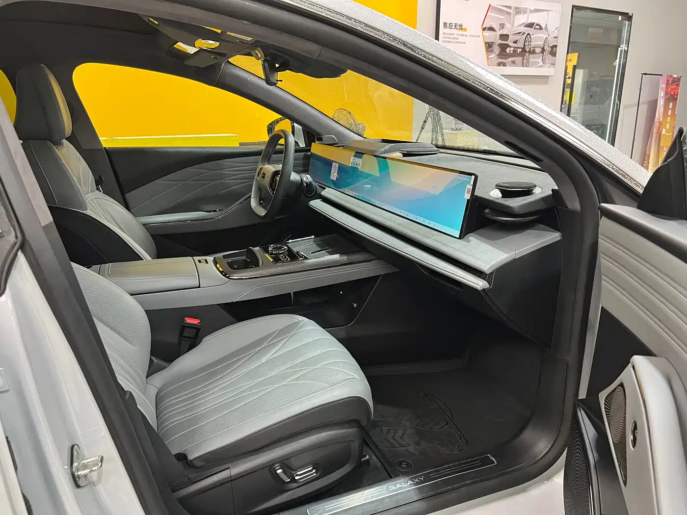 Geely Galaxy Galaxy E8 2025 700km Long Voyage Smart Drive Edition фото 14