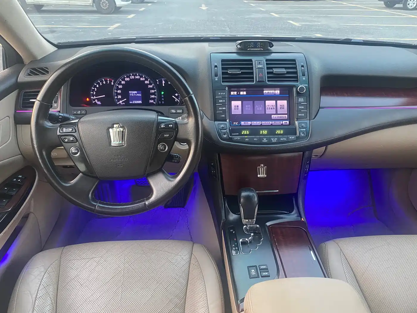 Toyota Crown 2010 2.5L Royal Leather Edition фото 13