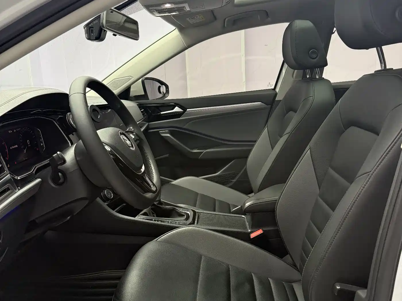 Volkswagen Sagitar 2022 280TSI DSG Surpassing Edition фото 8
