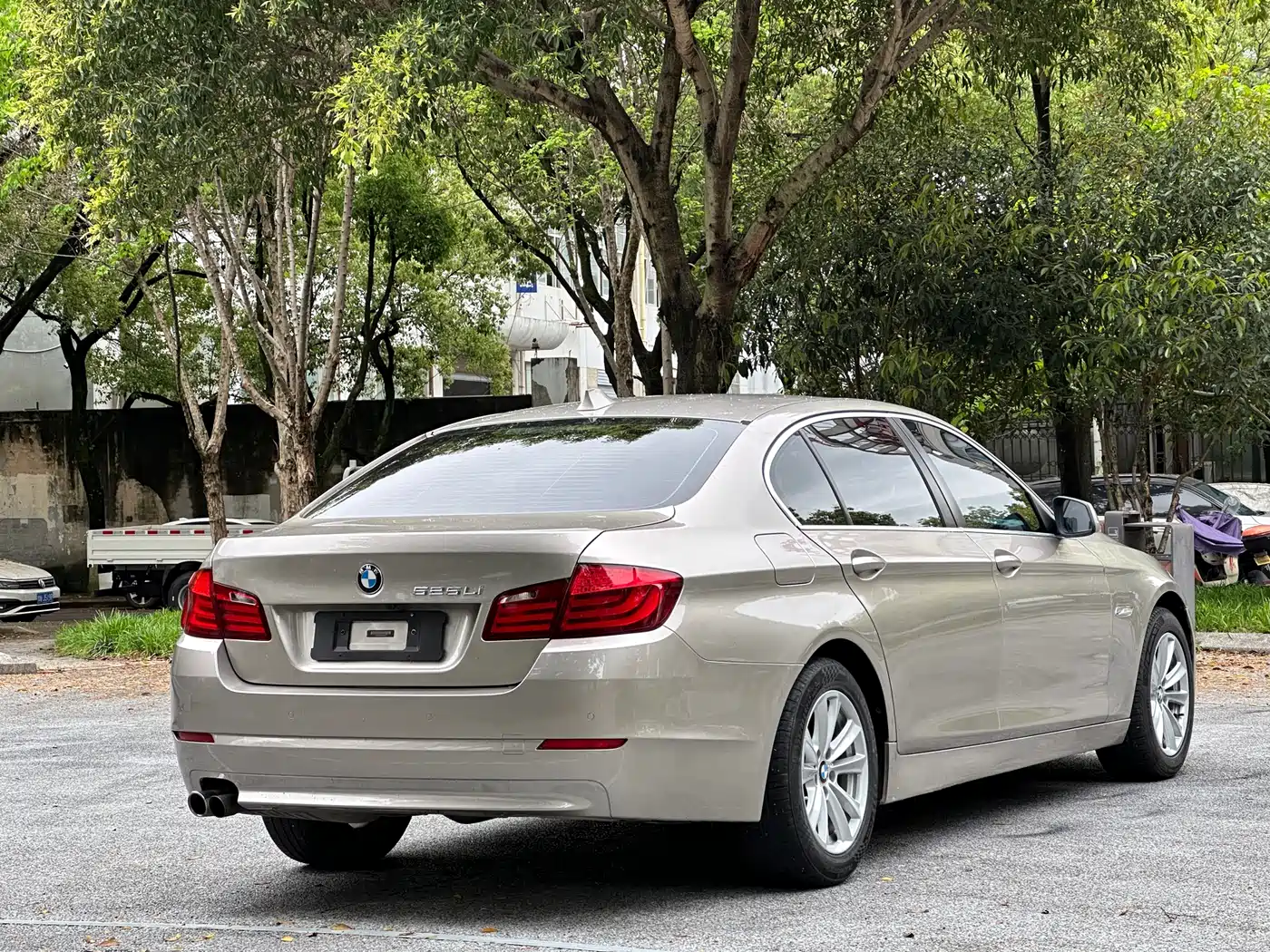 BMW 5 Series 2012 523Li Luxury фото 7