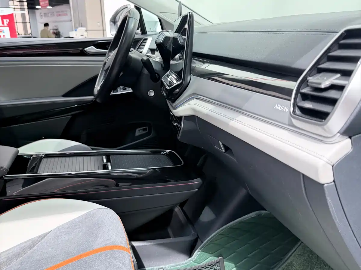 VOLKSWAGEN ID.6 CROZZ