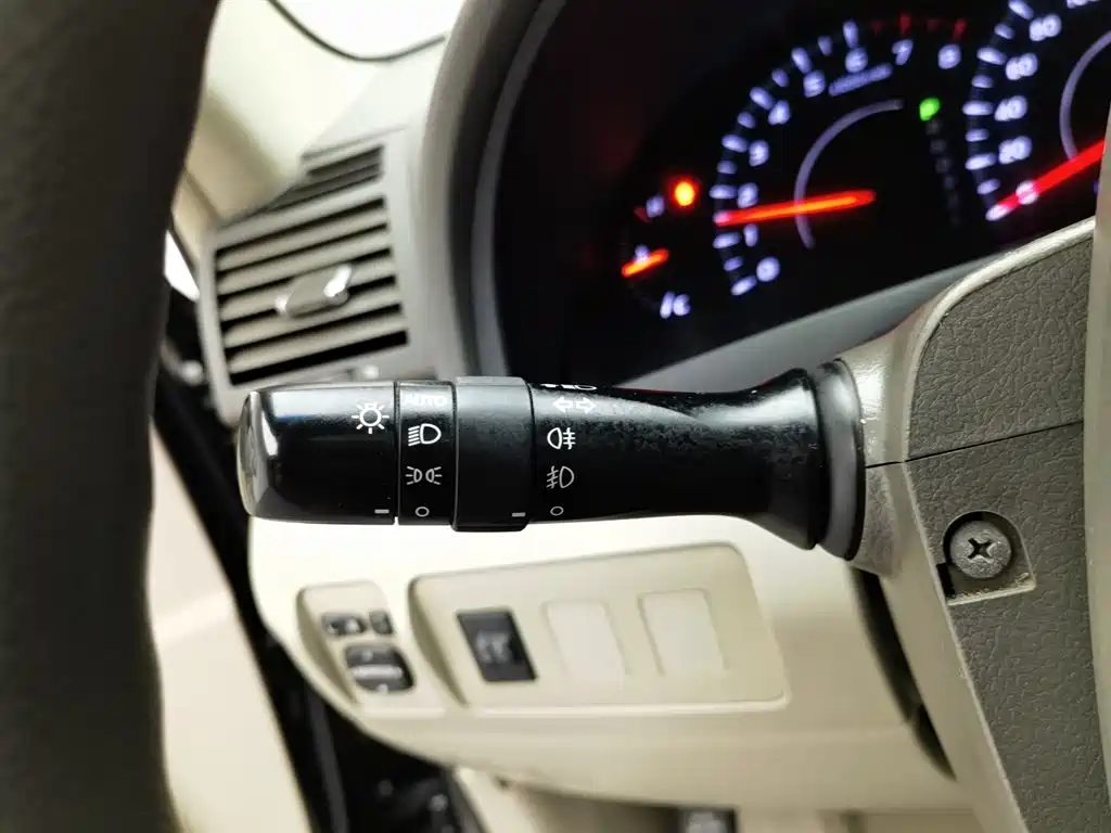 Toyota Camry 2011 200E Elite Sunroof Edition фото 21