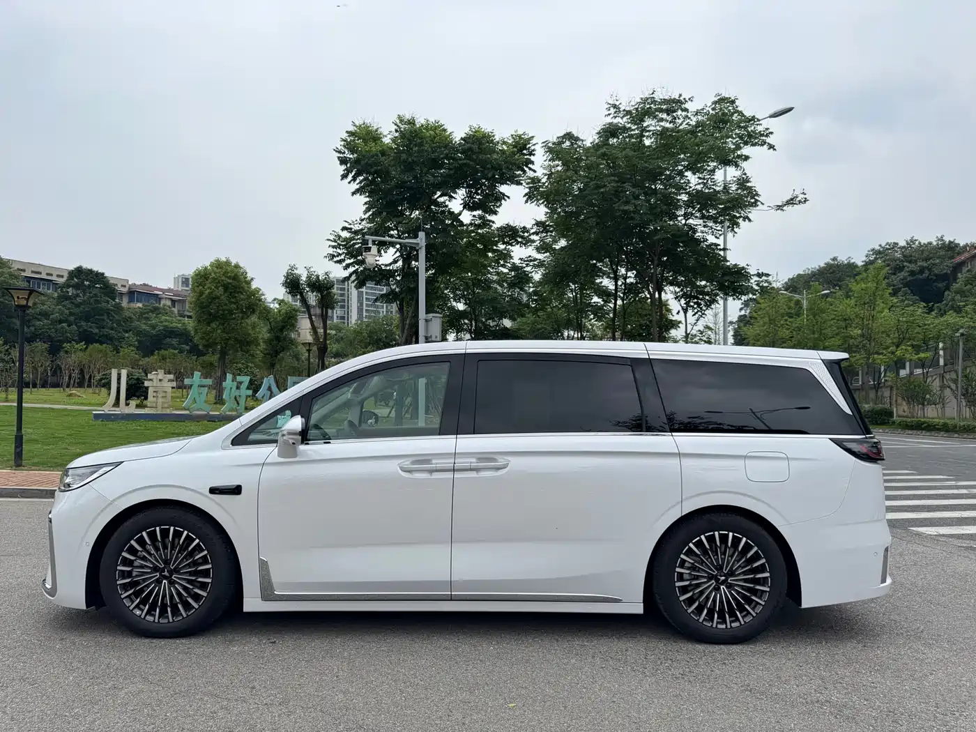 Voyah Auto Voyah Dreamer 2025 Model PHEV Basic Version фото 16