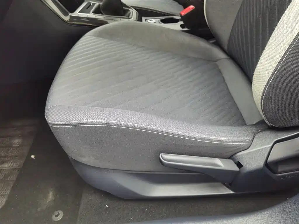 Volkswagen Lavida 2023 XRUI 1.5L Manual New Comfort Edition фото 20