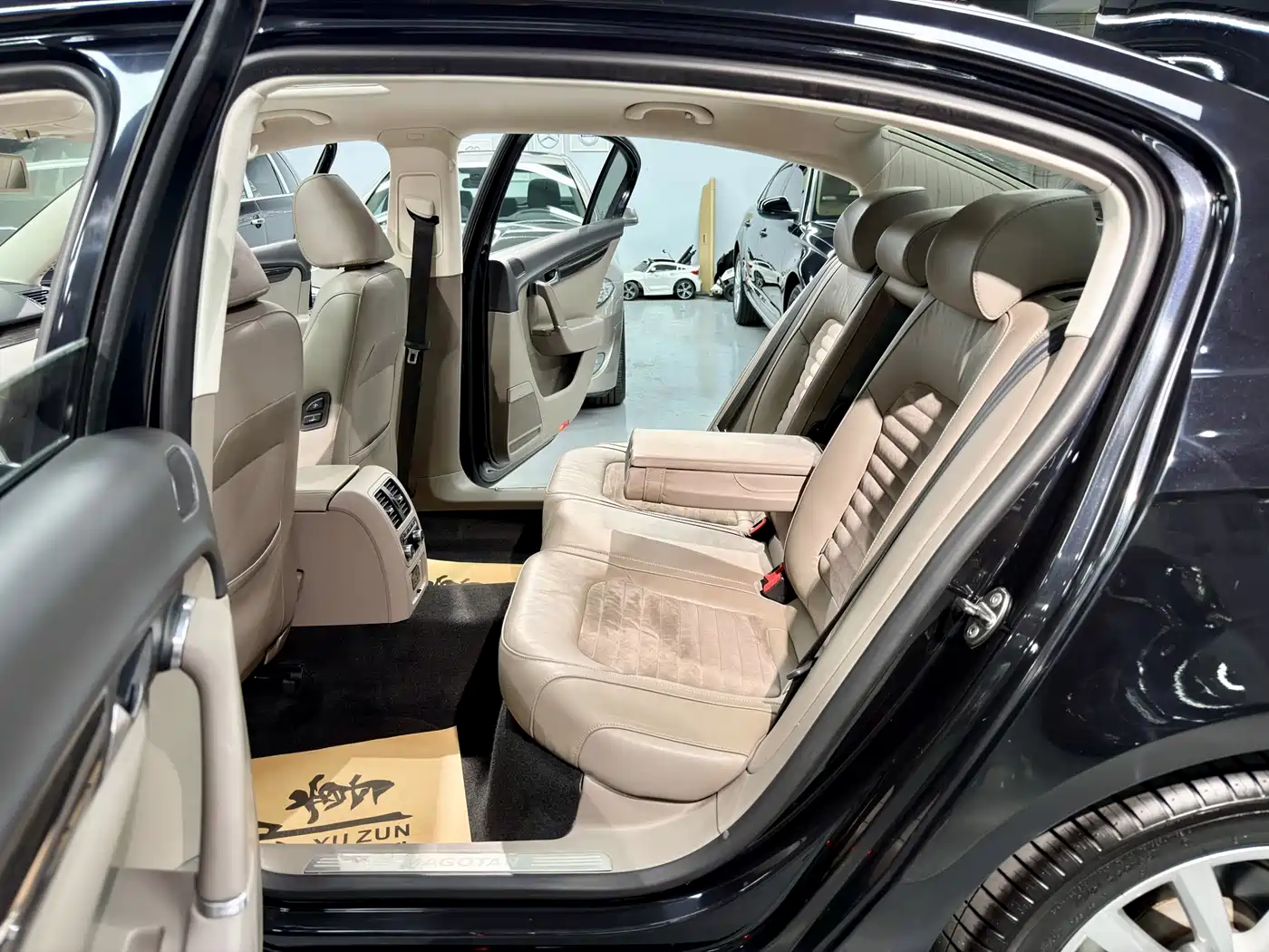 Volkswagen Magotan 2012 Facelift 1.8TSI Premium фото 9