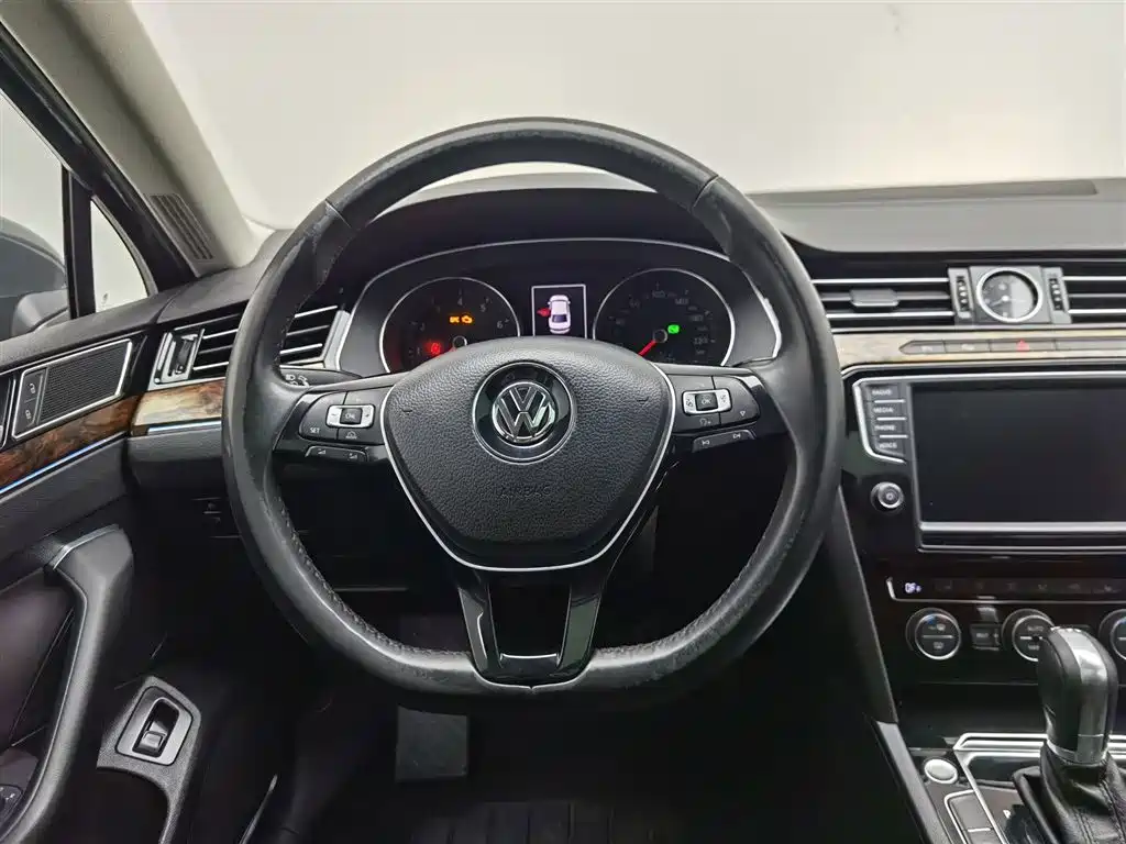 Volkswagen Magotan 2017 330TSI DSG Premium фото 11