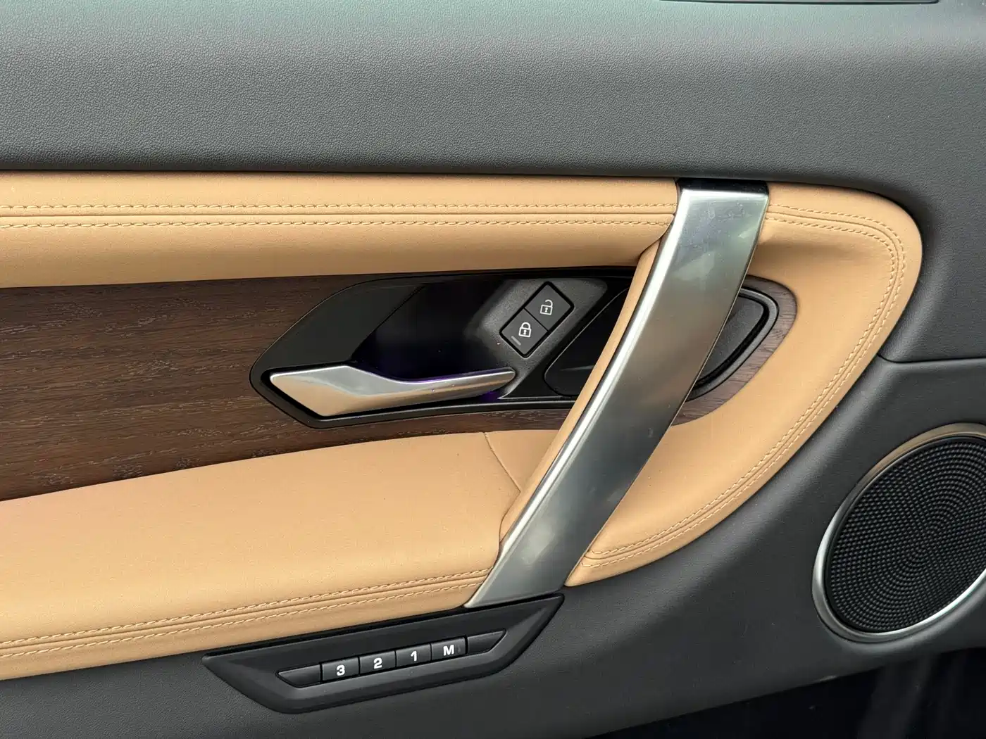 LAND ROVER DISCOVER SPORTS