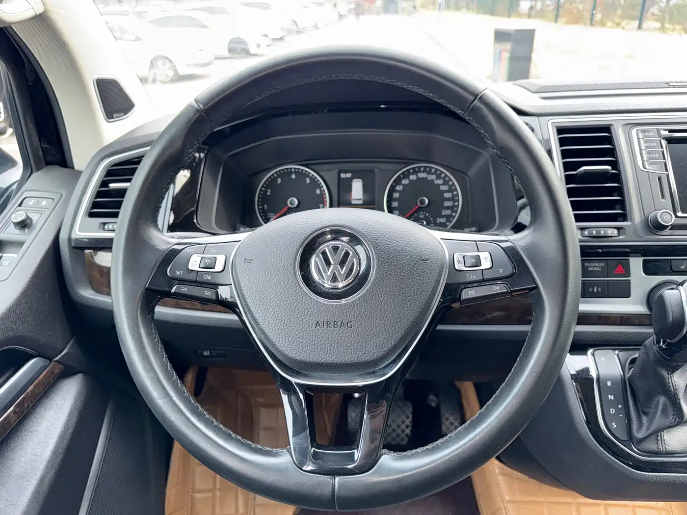 Volkswagen Multivan 2018 2.0TSI 4WD Premium Edition 7-Seater фото 11