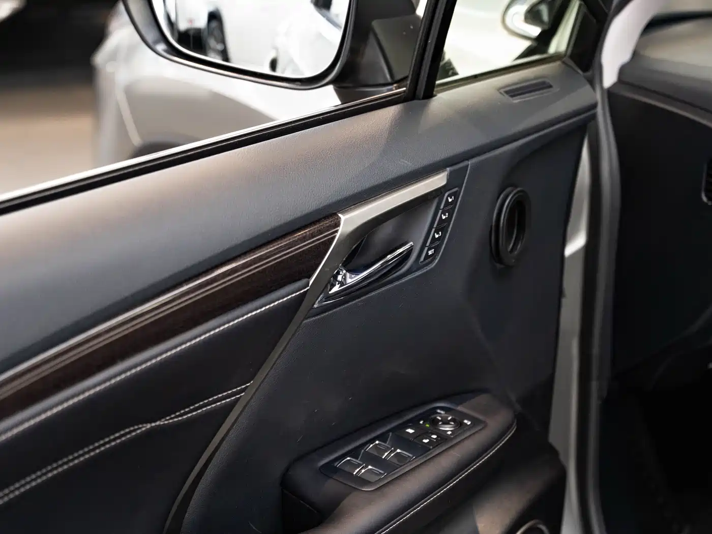 Lexus RX 2016 450h 4WD Luxury Edition фото 20